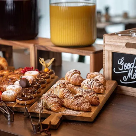 Hilton Garden Hotel 4*